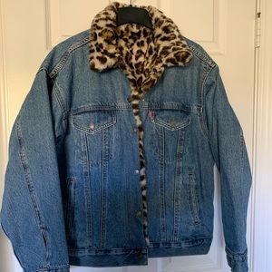 Levi’s Women’s Oversized Reversible Leopard Print Trucker Jacket Size L